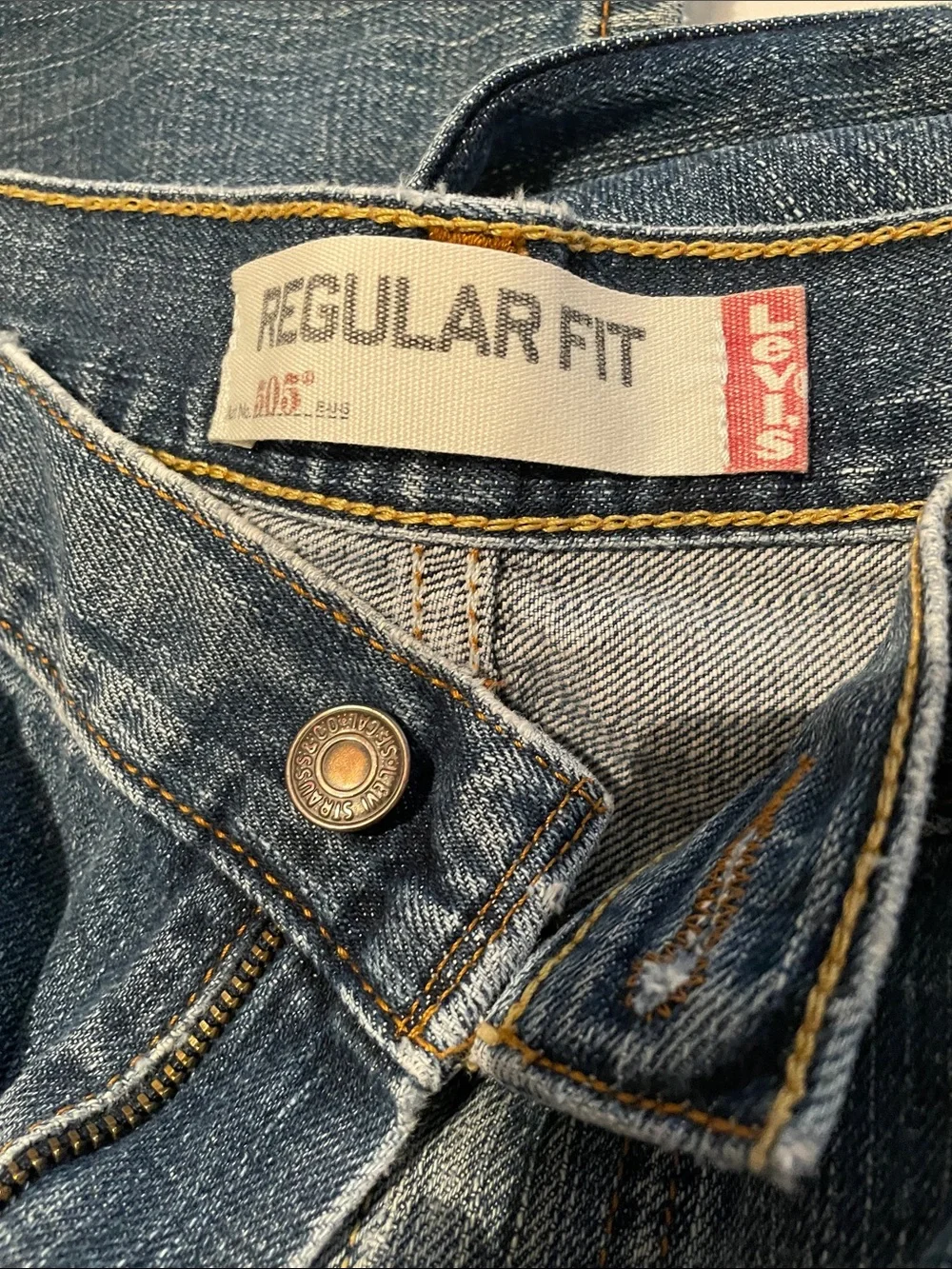 Levi’s 505 Men’s Classic 5 pocket straight leg jeans in size 36 x 32